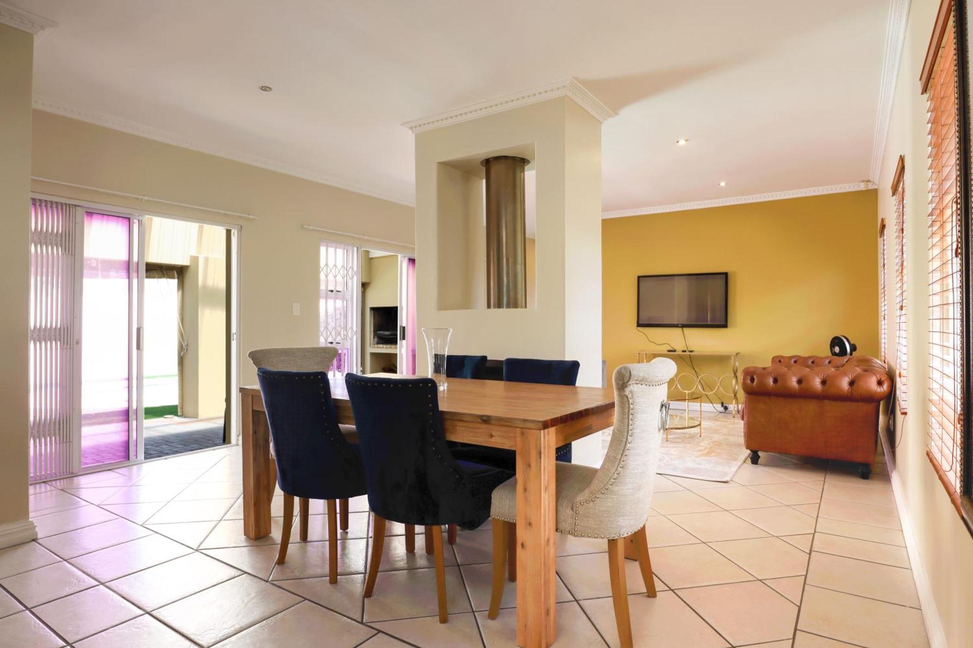 Spacious 4-bedroom With A Pool *