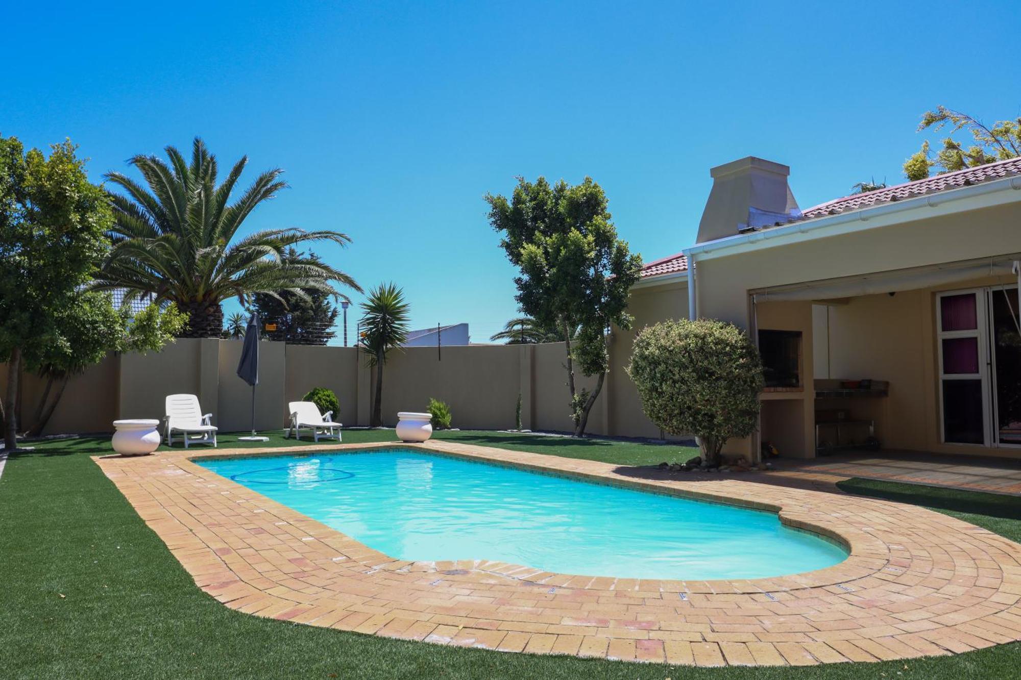 Spacious 4-bedroom With A Pool * Cape Town