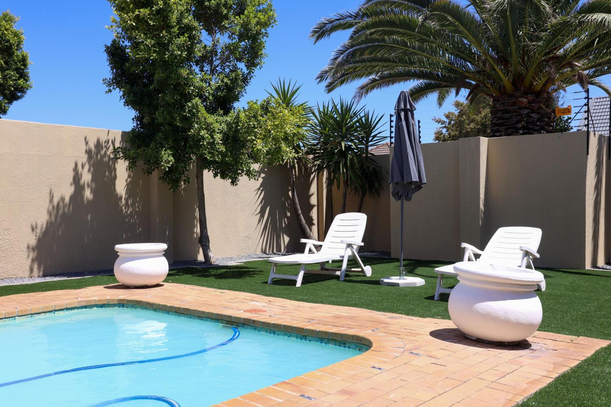 Spacious 4-bedroom With A Pool Holiday home *