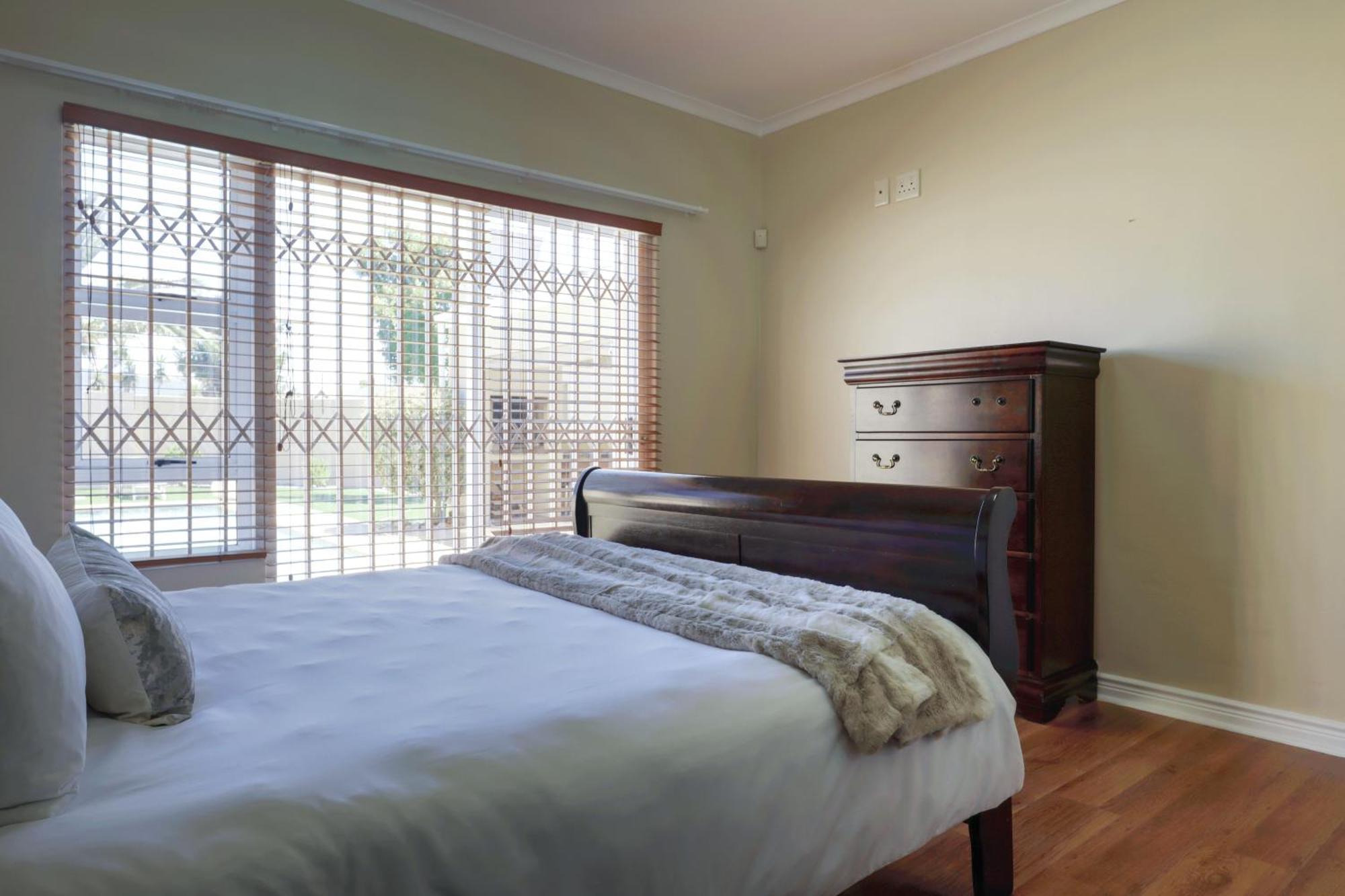 Spacious 4-bedroom With A Pool * Cape Town