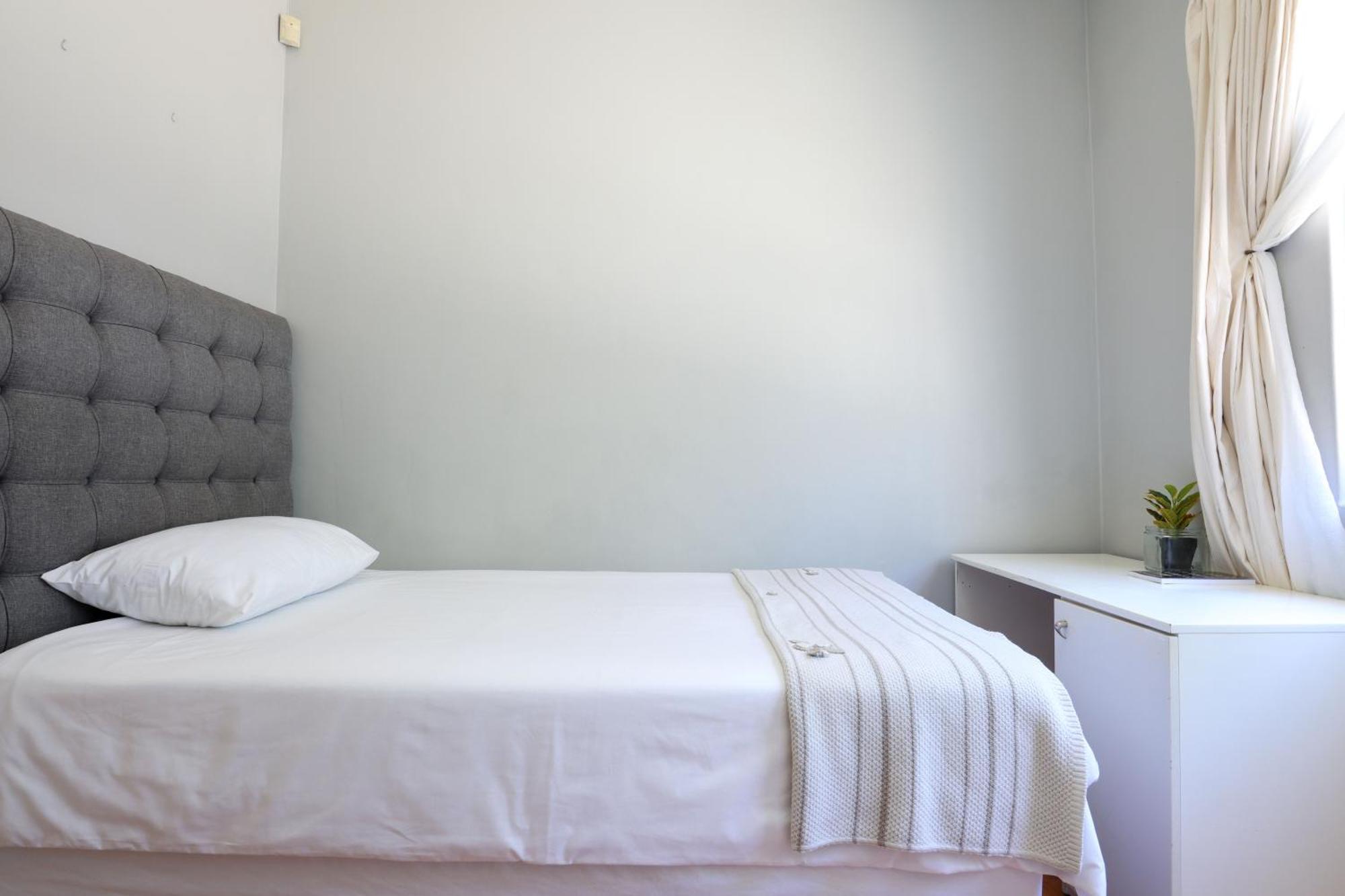 Spacious 4-bedroom With A Pool * Cape Town