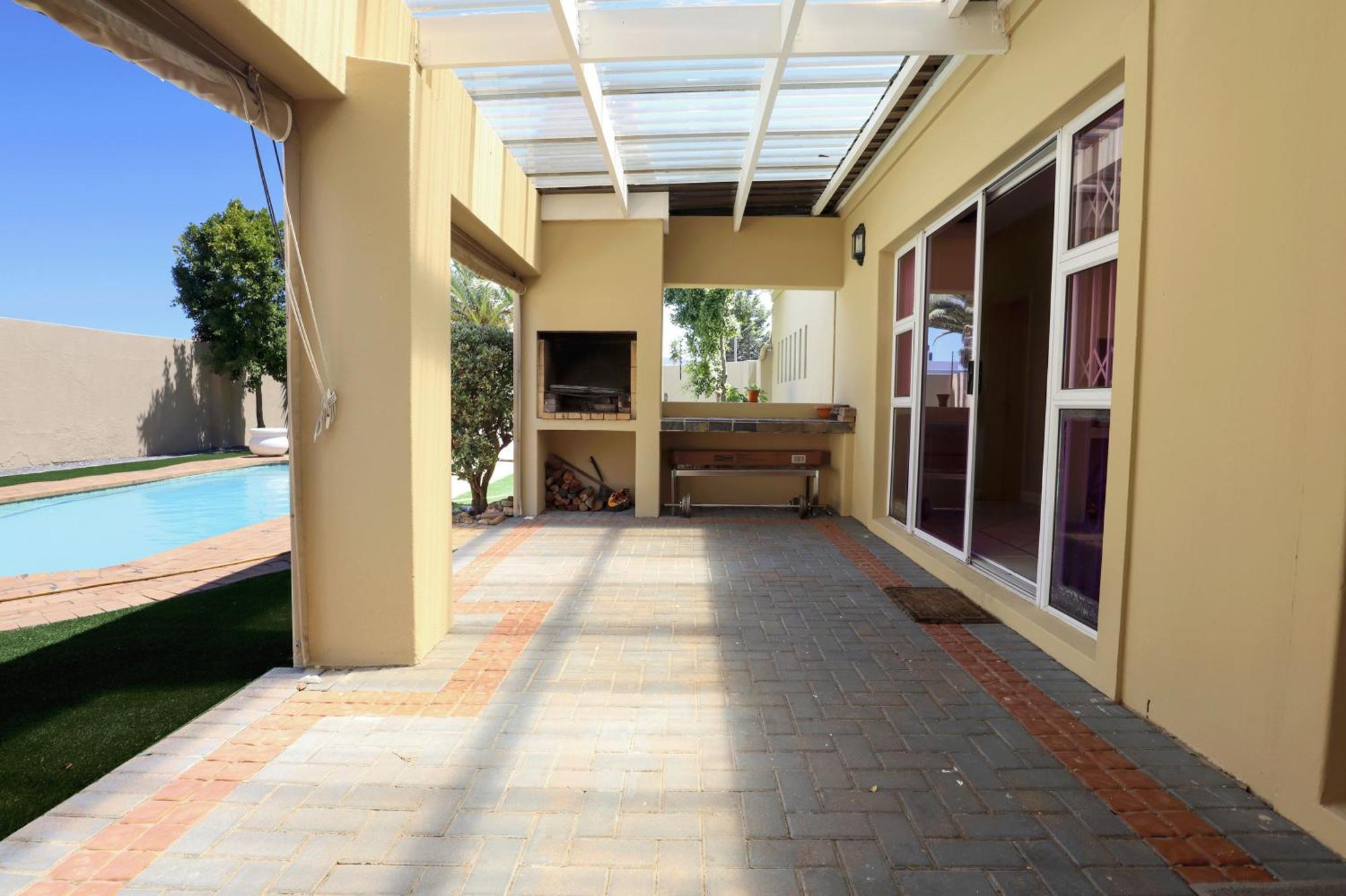 Holiday home Spacious 4-bedroom With A Pool *