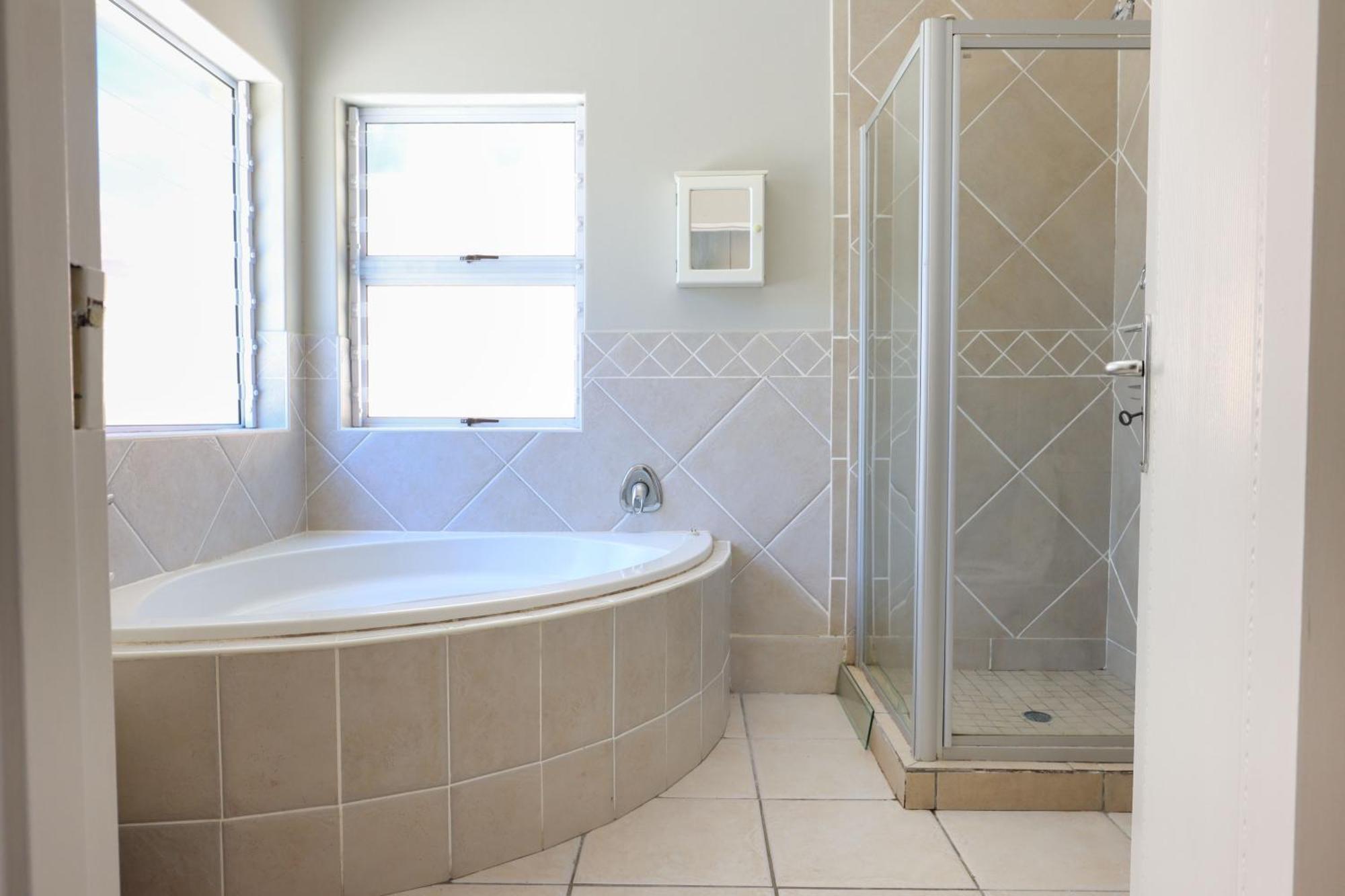 Holiday home Spacious 4-bedroom With A Pool